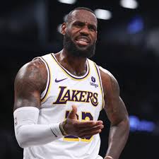 Lakers Coach Darvin Ham Declares War on Denver Nuggets in Stirring Locker Room Speech, Leaving LeBron Vulnerable